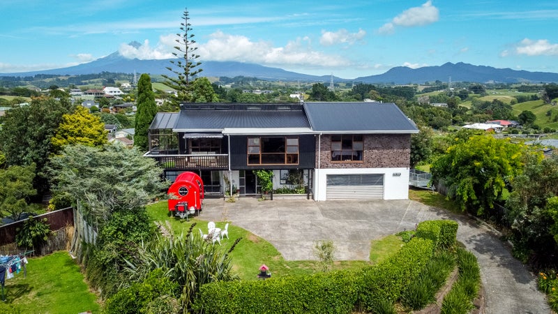 16A Tiverton Crescent, Whalers Gate, New Plymouth - Carousel 1