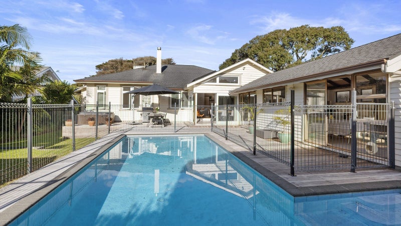 8 Tiri Road, Milford, Auckland - Carousel 1