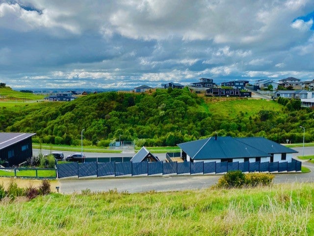 119 Cashmere Drive, Fitzherbert, Palmerston North - Carousel 2