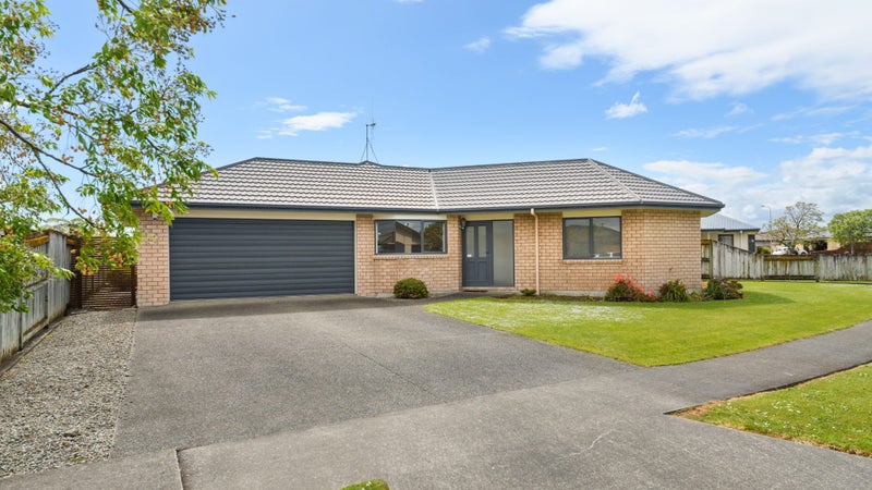 5 Daniel Place, Kelvin Grove, Palmerston North - Carousel 1