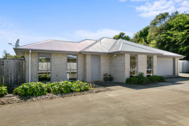 15A Frederick Place, Whalers Gate, New Plymouth - Carousel 1