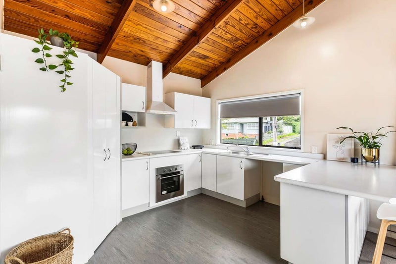 42 Stottholm Road, Titirangi, Auckland - Carousel 4