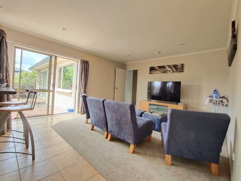 16 Corrofin Drive, East Tamaki, Auckland - Carousel 2