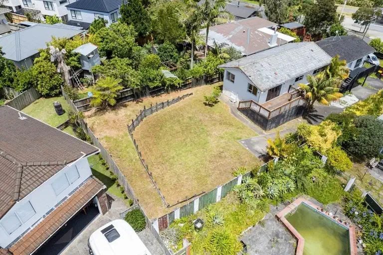 2/25 Moire Road, Massey, Auckland - Carousel 1