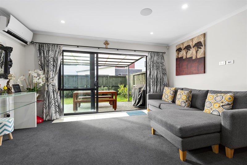 8 Rebekah Crescent, Flagstaff, Hamilton - Carousel 2