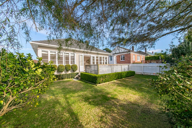 8 Moata Road, One Tree Hill, Auckland - Carousel 2