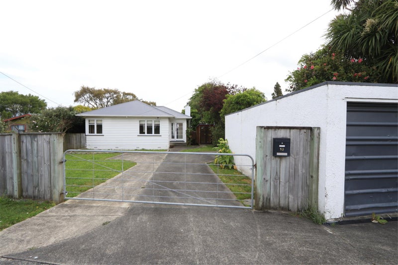 10 Hugh Duncan Street, Haywards, Lower Hutt - Carousel 1