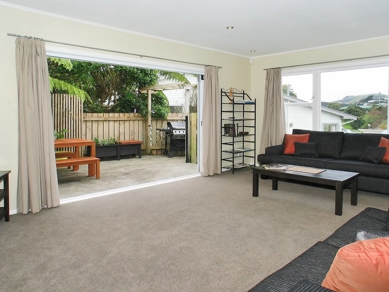 8 Shrimpton Way, Newlands, Wellington - Carousel 2