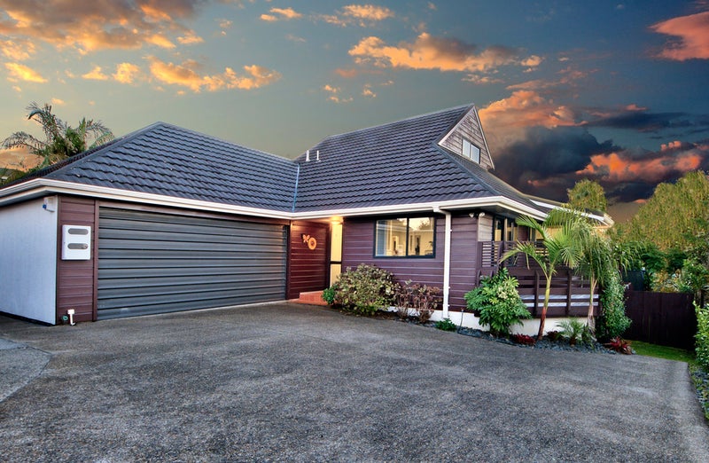11A Avonleigh Road, Green Bay, Auckland - Carousel 1