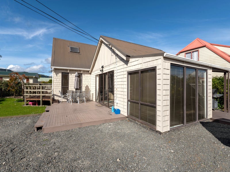 8B Willow Avenue, Hannahs Bay, Rotorua - Carousel 1