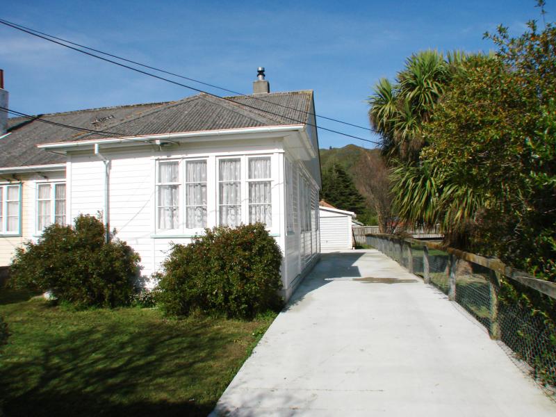 43 Gibson Crescent, Naenae, Lower Hutt - Carousel 1