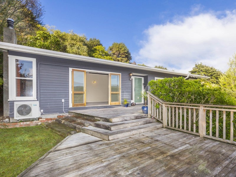 29 Blue Mountains Road, Silverstream, Upper Hutt - Carousel 1