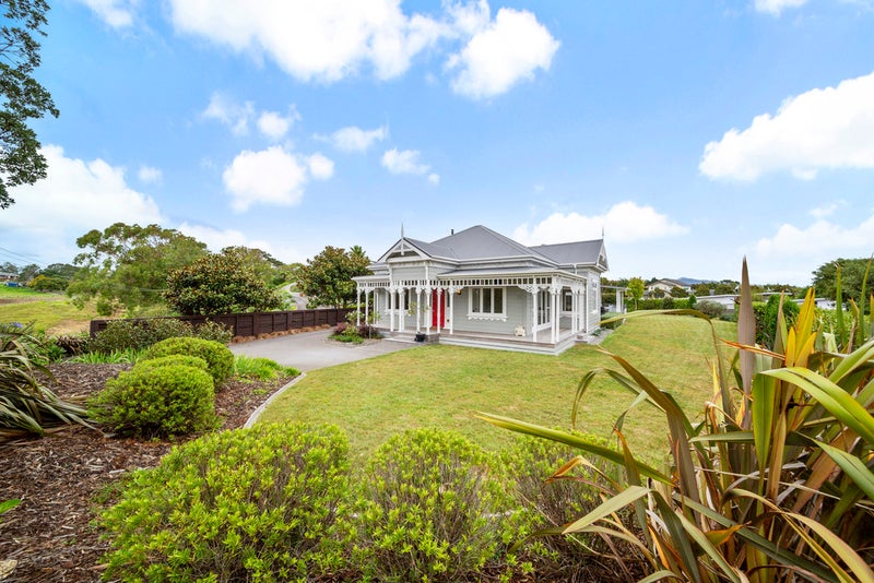56 Veale Road, Frankleigh Park, New Plymouth - Carousel 1