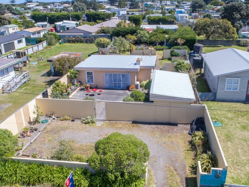 8 Muapoko Street, Himatangi Beach, Himatangi Beach - Carousel 1