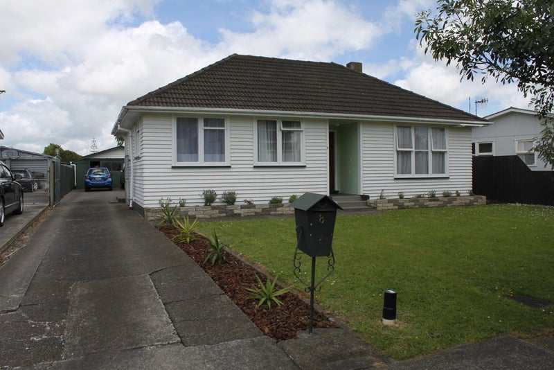 8 Exeter Crescent, Takaro, Palmerston North - Carousel 1
