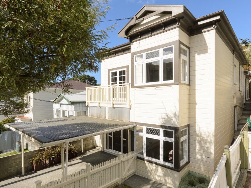 39 Ribble Street, Island Bay, Wellington - Carousel 1