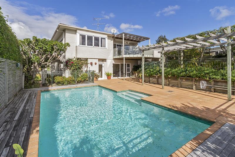 14 Sea View Terrace, Cockle Bay, Auckland - Carousel 1