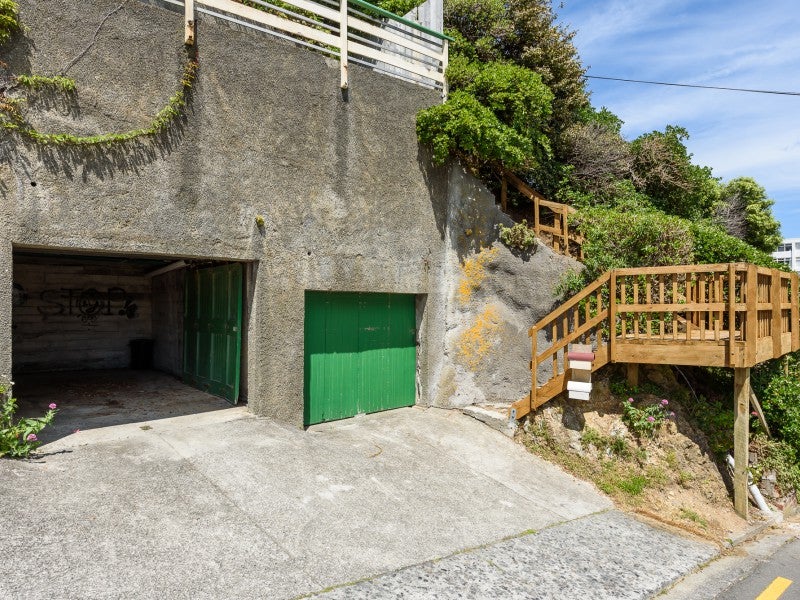 2 Earls Terrace, Mount Victoria, Wellington - Carousel 13