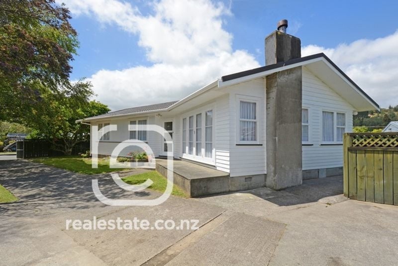 43 Oregon Drive, Maoribank, Upper Hutt - Carousel 1