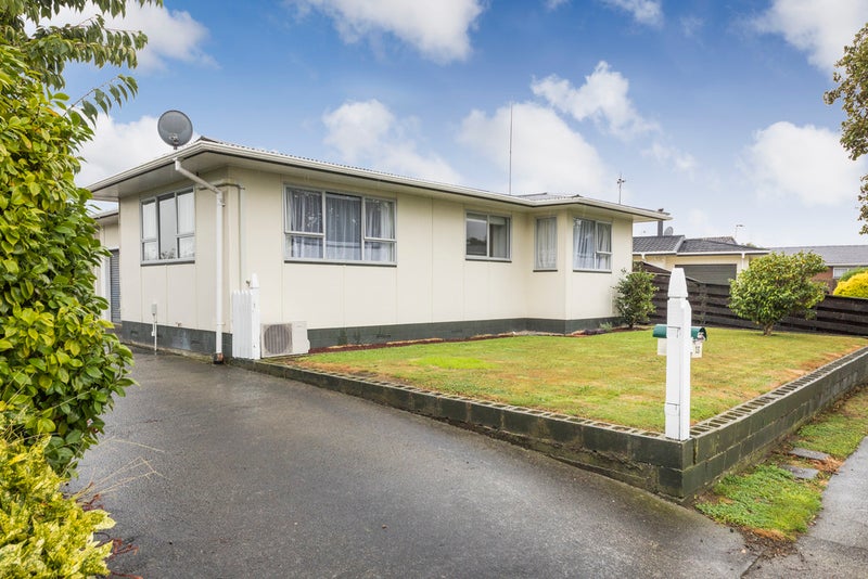 15 Meadowbrook Drive, Cloverlea, Palmerston North - Carousel 1