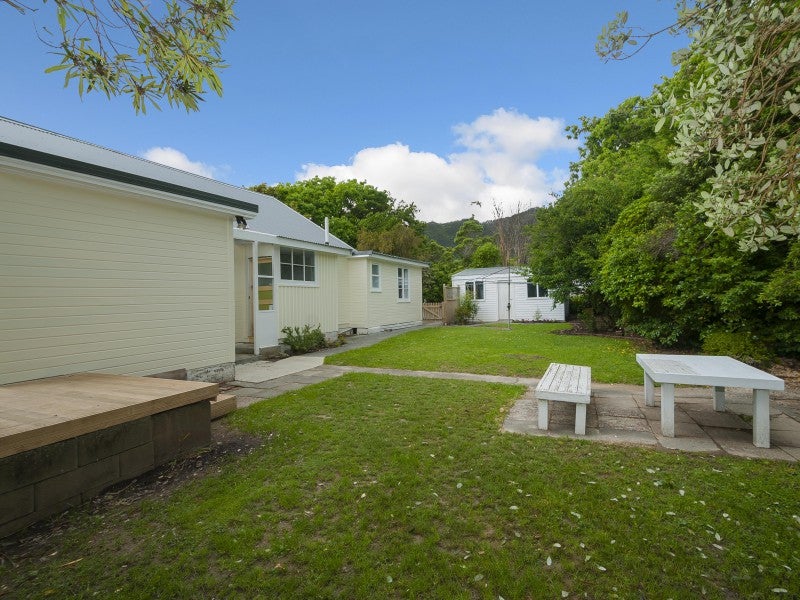 98 Waddington Drive, Naenae, Lower Hutt - Carousel 2