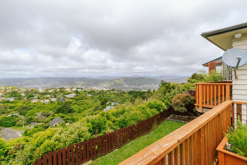 278 Dowse Drive, Maungaraki, Lower Hutt - Carousel 1