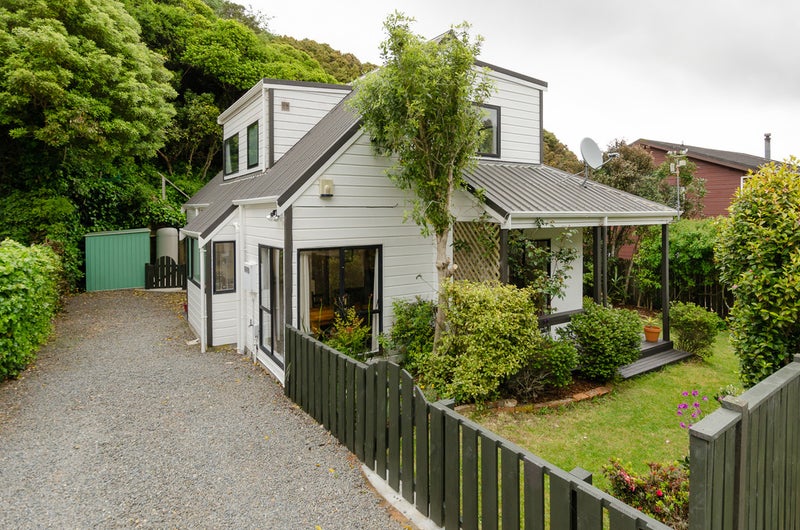 14 Parsons Glen, Karori, Wellington - Carousel 1