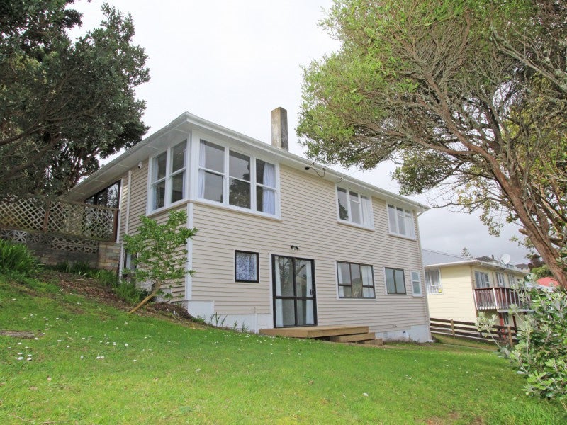 24 Gloucester Street, Cannons Creek, Porirua - Carousel 1