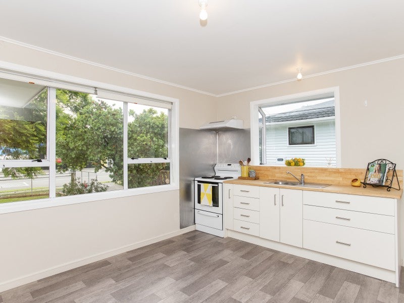 10 Lytton Road, Riverdale, Gisborne - Carousel 2