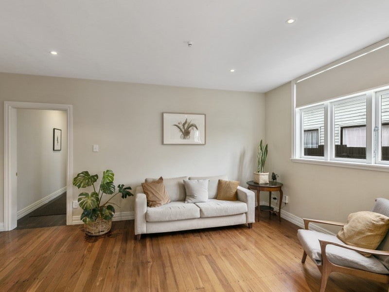 19 Riddlers Crescent, Petone, Lower Hutt - Carousel 2