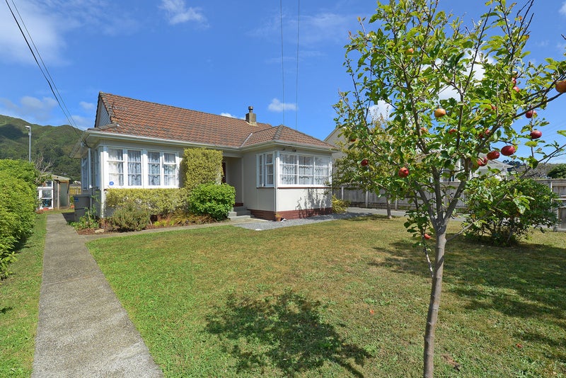 39 Gibson Crescent, Naenae, Lower Hutt - Carousel 1