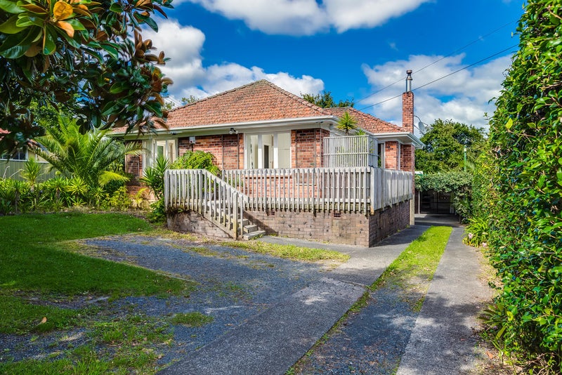 15 Awaroa Road, Sunnyvale, Auckland - Carousel 1