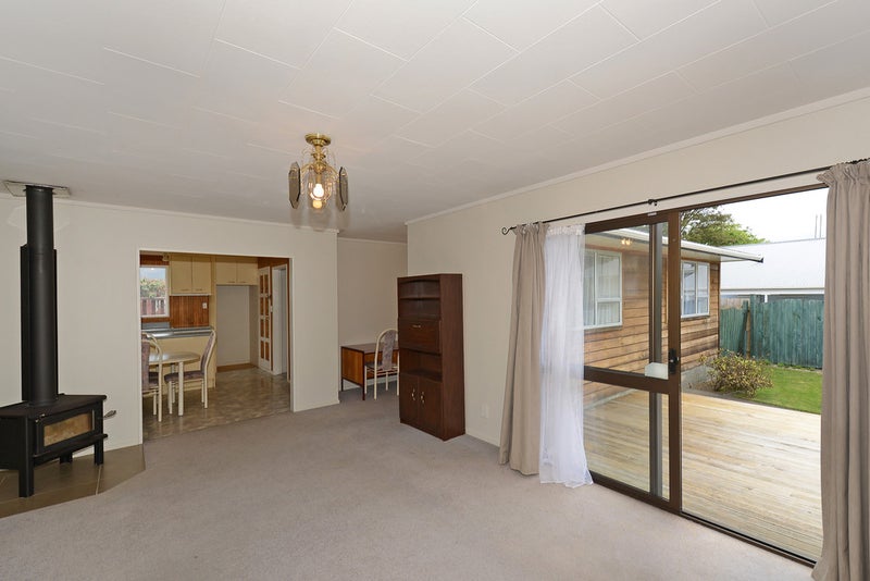 14 Fremont Grove, Totara Park, Upper Hutt - Carousel 1