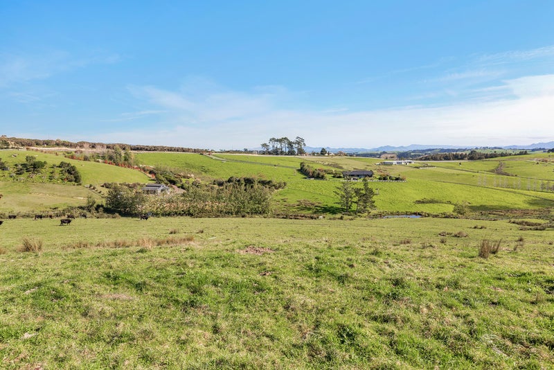 42 Golden Grove, Kamo - Carousel 23