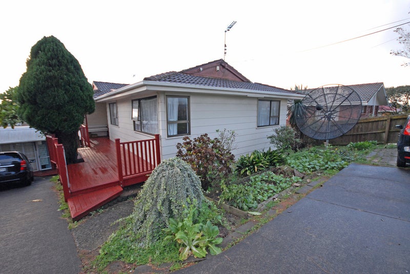 26 Target Road, Totara Vale, Auckland - Carousel 1