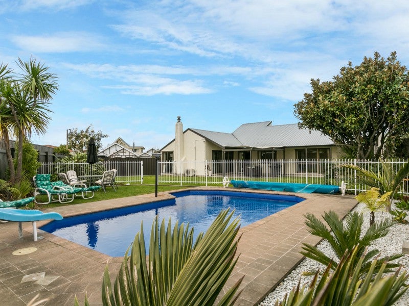 35 Donegal Crescent, Tamatea, Napier - Carousel 1