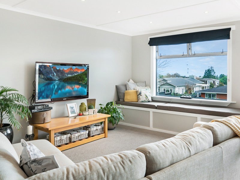 7 Burns Street, Westown, New Plymouth - Carousel 2