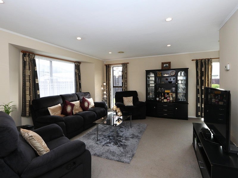 10 Weymouth Grove, Wainuiomata, Lower Hutt - Carousel 1