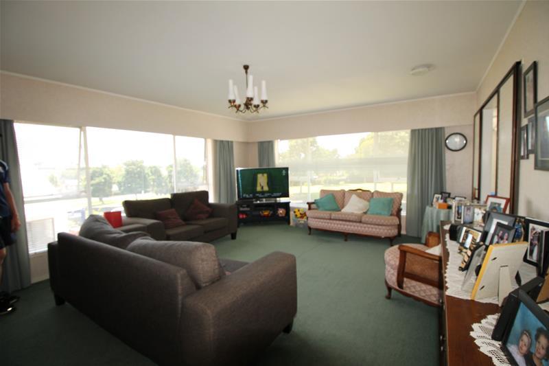 39 Highland Park Drive, Highland Park, Auckland - Carousel 2