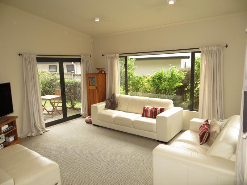 111 Ruapehu Drive, Fitzherbert, Palmerston North - Carousel 2