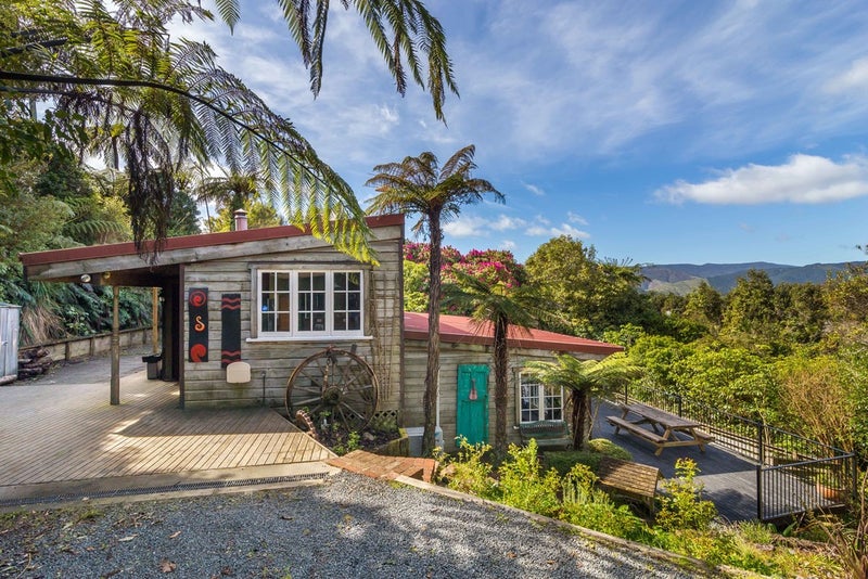 99/101 Avro Road, BLUE MOUNTAINS, UPPER HUTT - Carousel 1