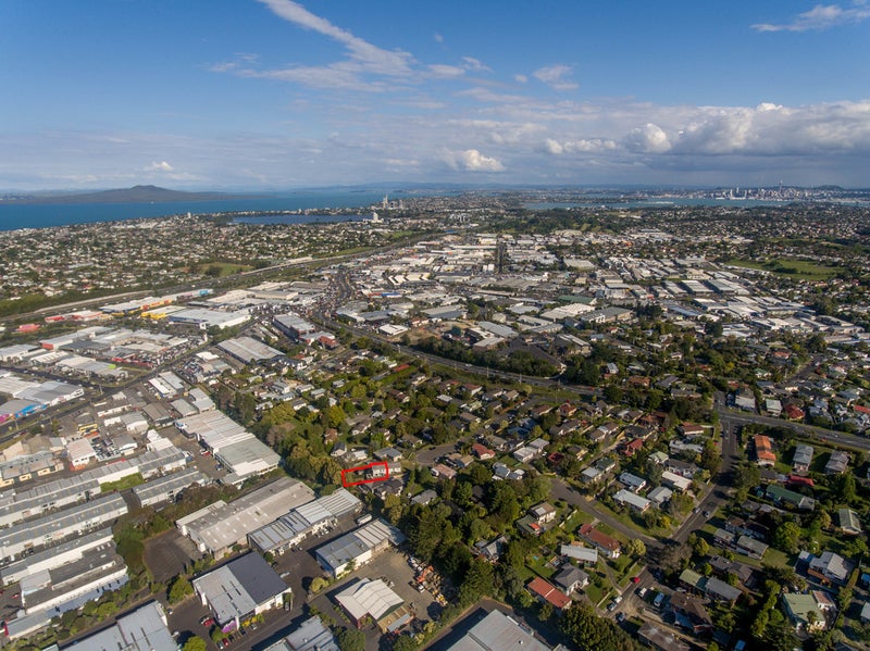 2/20 Celeste Place, Totara Vale, Auckland - Carousel 20