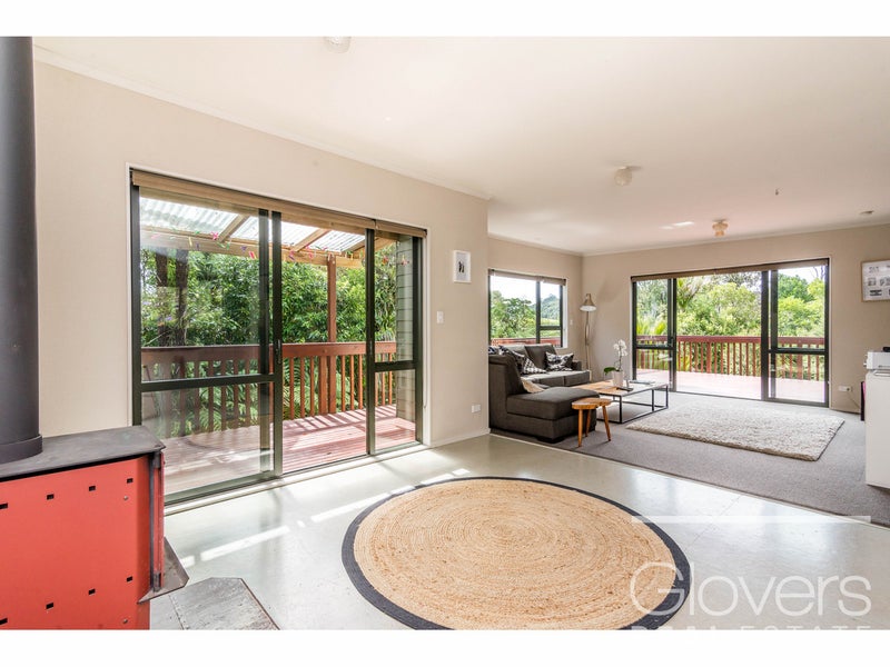 111 Anawhata Road, New Lynn - Carousel 2