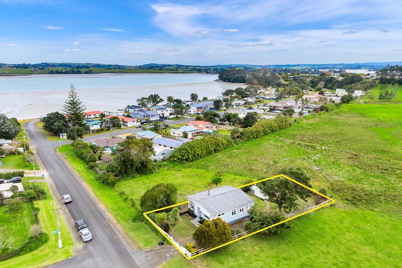 11 Beach Road, Waiuku - Carousel 2