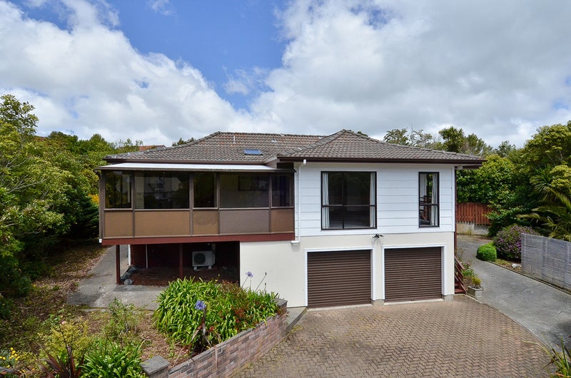 6 Alanbrooke Place, Karori, Wellington - Carousel 1