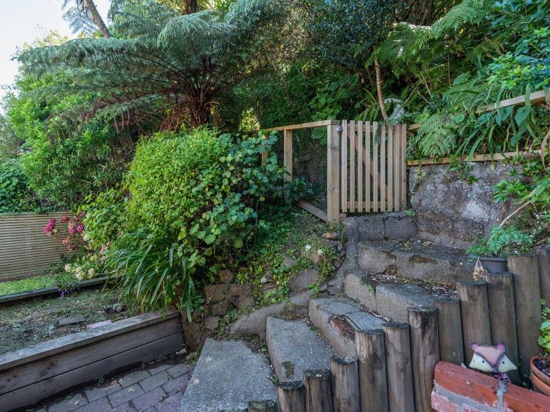 16 Albemarle Road, Northland, Wellington - Carousel 13