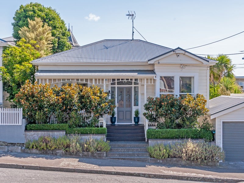 16 Naughton Terrace, Kilbirnie, Wellington - Carousel 1