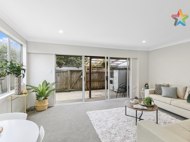 8D Montgomery Crescent, Clouston Park, Upper Hutt - Carousel 2