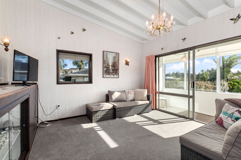 2/58 Pupuke Road, Hillcrest, Auckland - Carousel 2