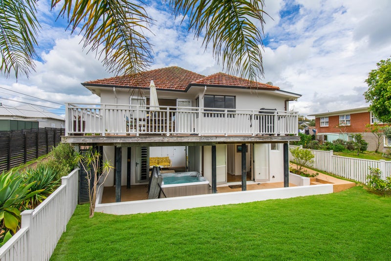 1/12 Church Street, Northcote Point, Auckland - Carousel 1